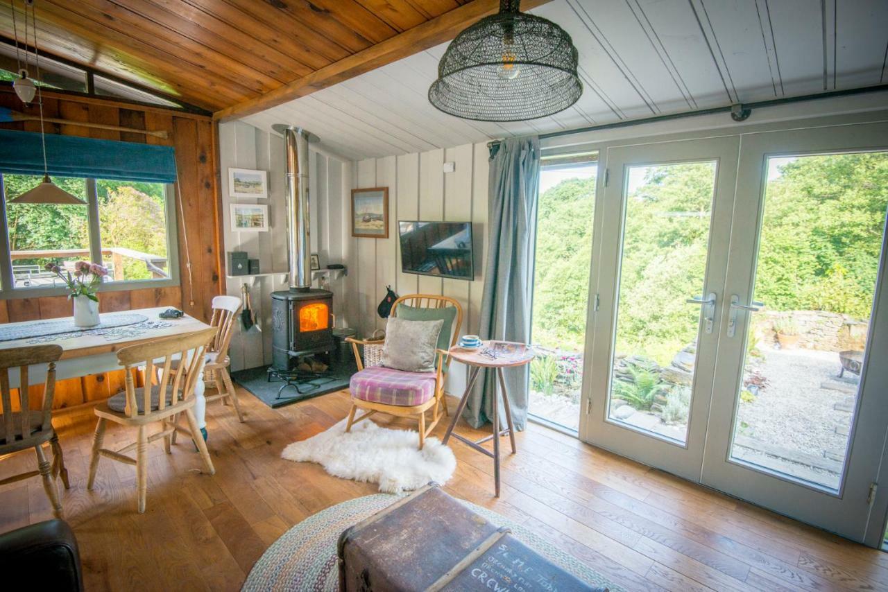 Little Kestrel Cabin Pennal Extérieur photo