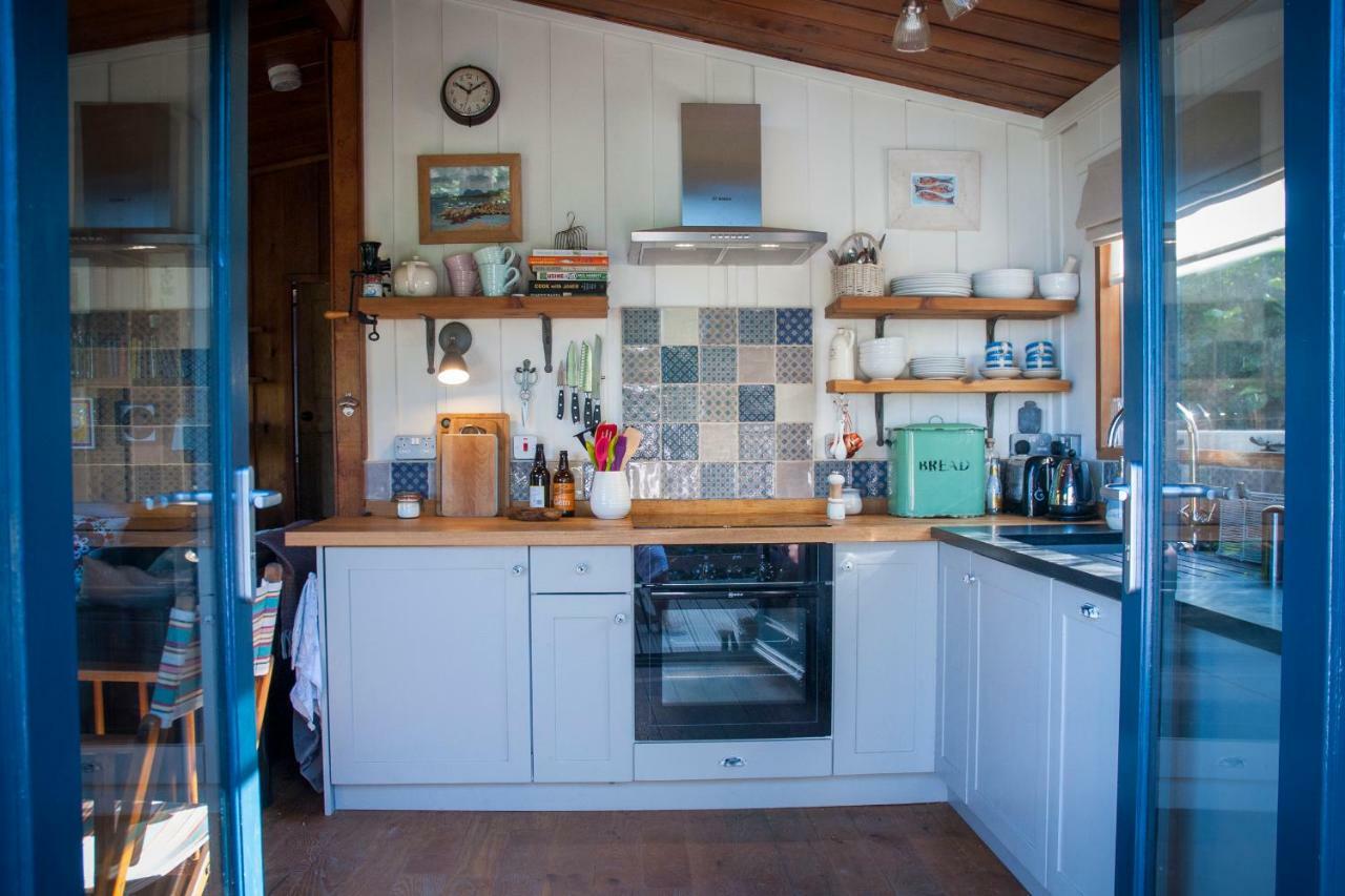 Little Kestrel Cabin Pennal Extérieur photo